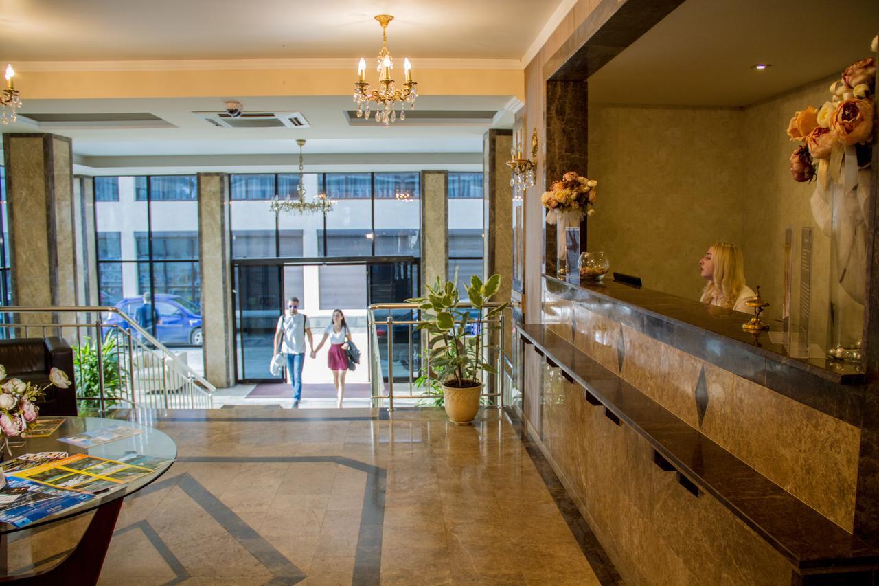 Grand Hotel غاغرا المظهر الخارجي الصورة