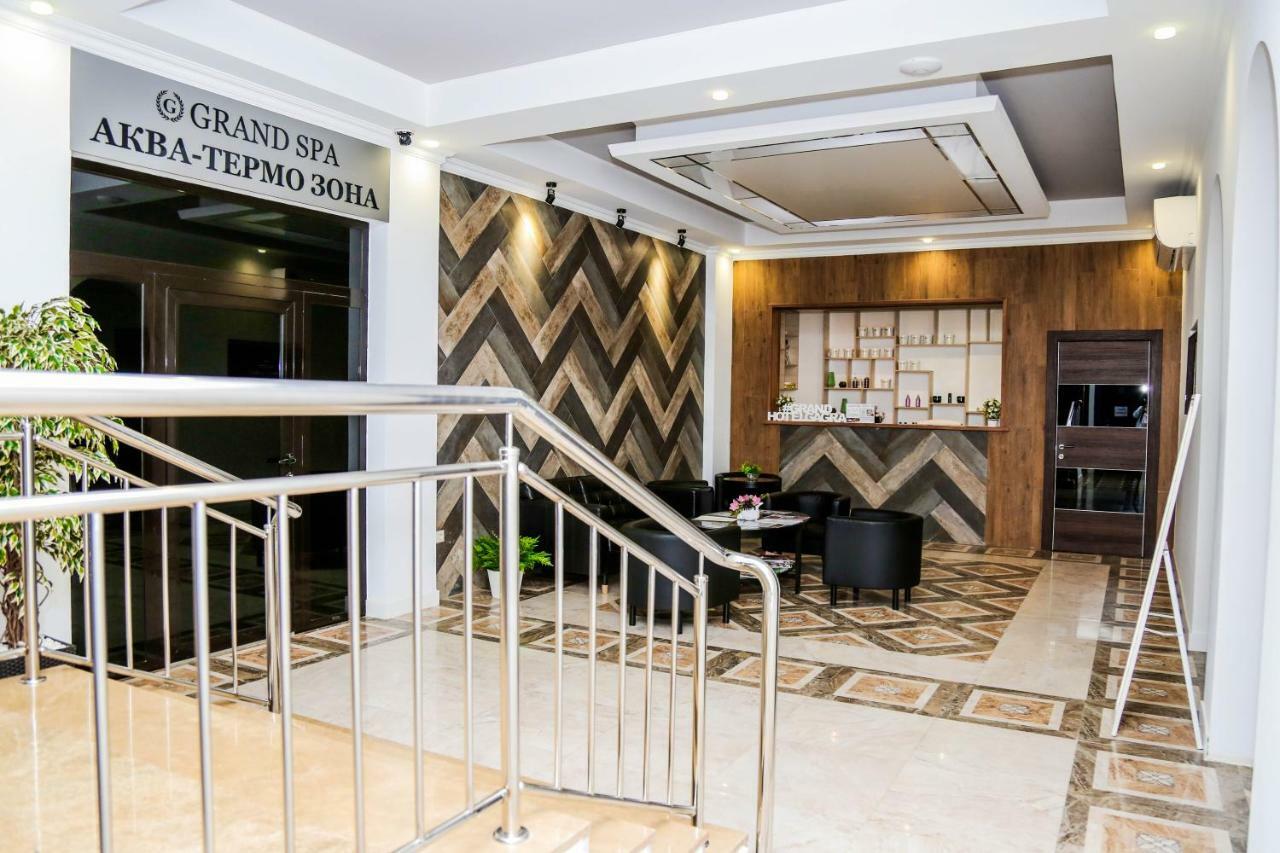Grand Hotel غاغرا المظهر الخارجي الصورة